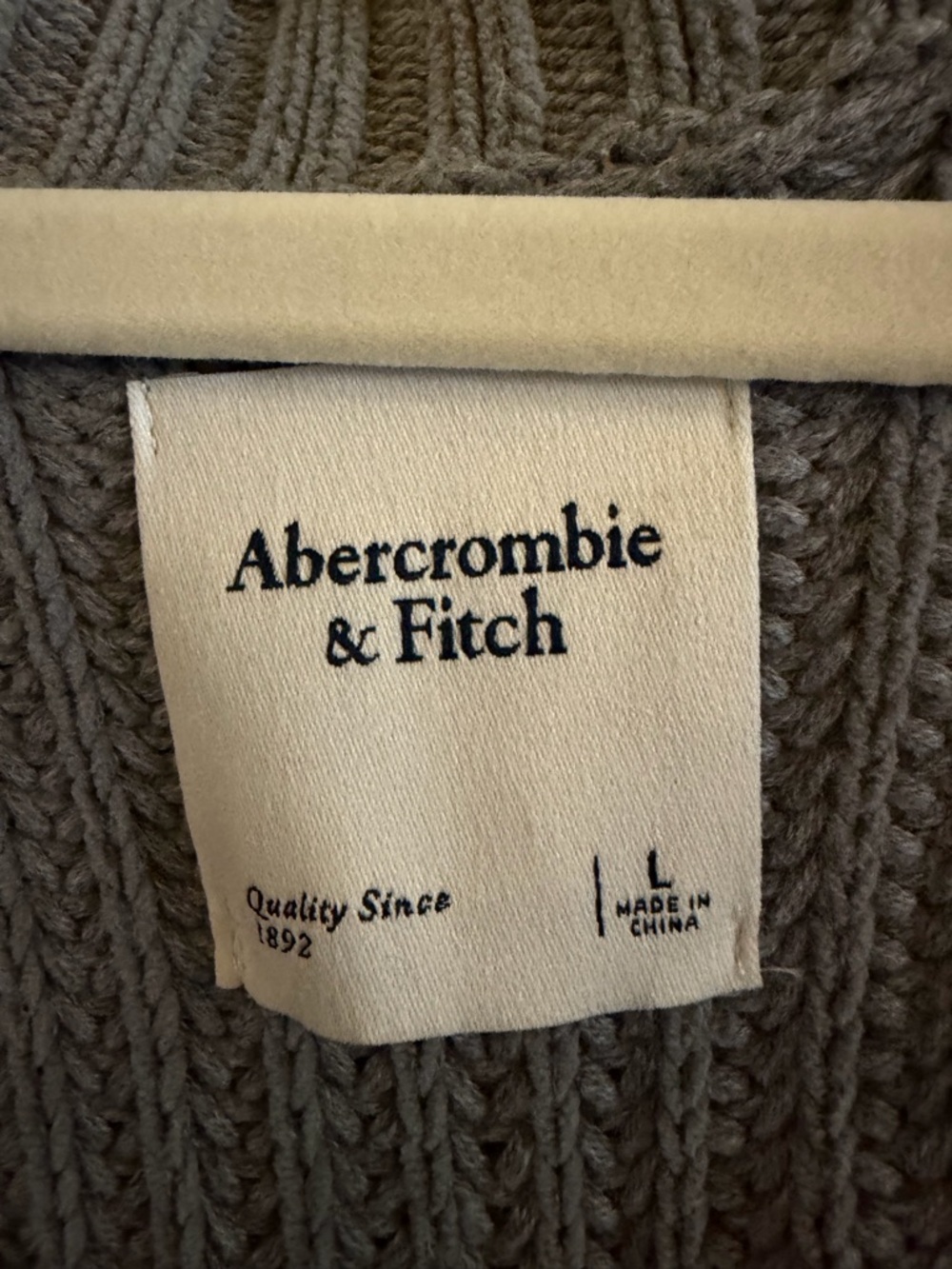 Abercrombie & Fitch Light Gray Cropped V‑Neck Button Cardigan - Picture 2 of 4